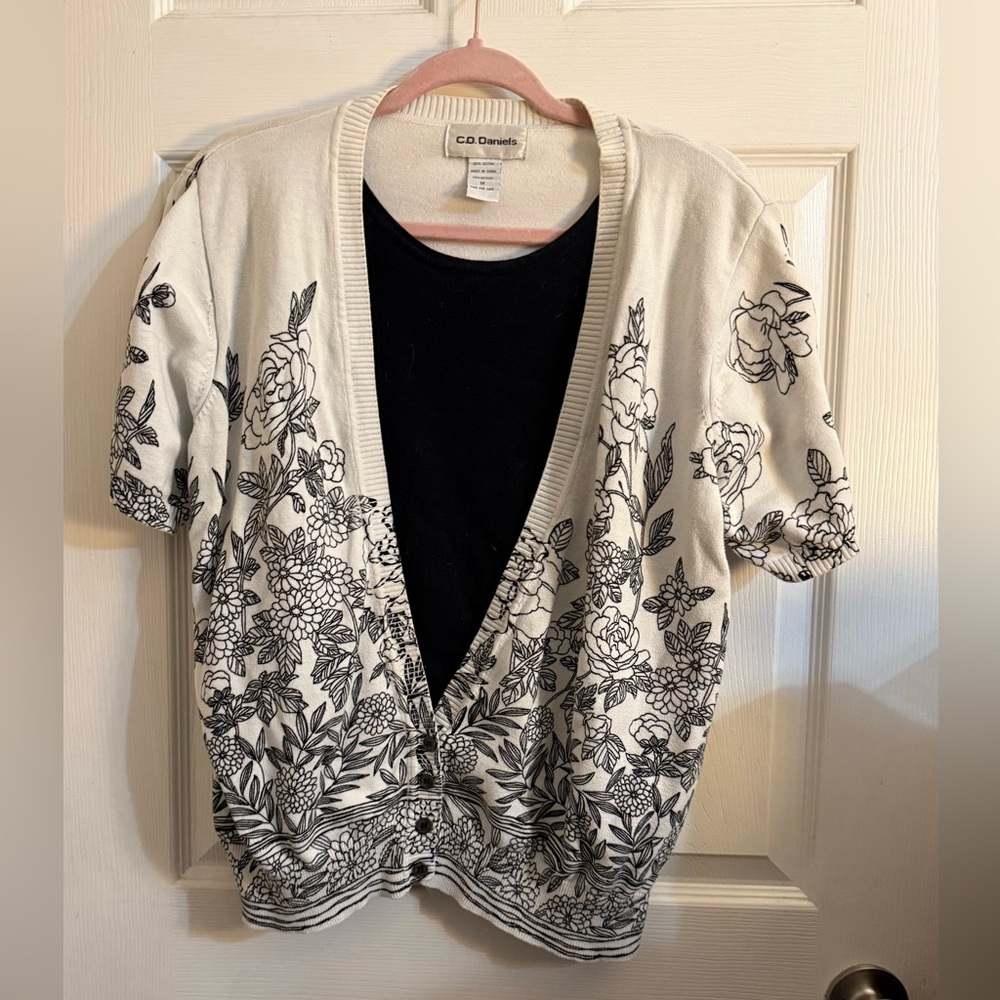 C.D. Daniels short sleeve sweater built in tank top black & white size 1X